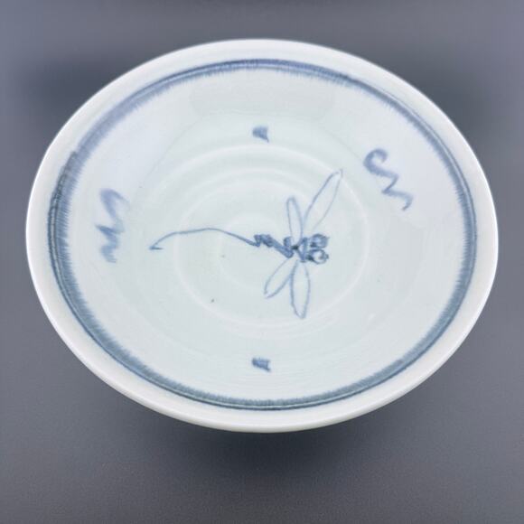 Set of 2 Porcelain Plates – Blue & White Dragonfly Design, Crackle Glaze - Picture 4 of 9